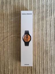Título do anúncio: Samsung Galaxy Watch4 BT NOVO 