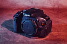 Título do anúncio: Canon T3i lente 18-55 Bateria Extra