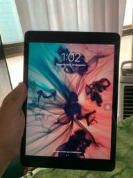Título do anúncio: iPad 7g impecável vendo ou troco por iPhones xr e outros  , MacBook , notebooks 
