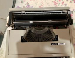 Título do anúncio: Máquina de escrever Olivetti Dora 