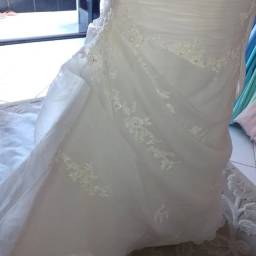 Título do anúncio: Vendo lindo vestido de noiva tomará que caia
