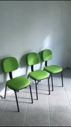 Título do anúncio: Cadeira verde semi nova