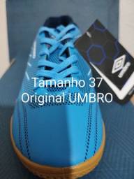 Título do anúncio: Tênis de Futsal UMBRO ORIGINAL - Tamanho 37 - NOVO
