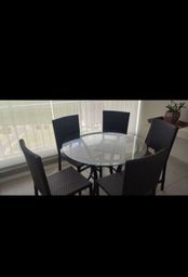 Título do anúncio: Mesa vidro redonda com 5 cadeiras de vime 