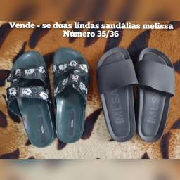 Título do anúncio: Vendo essas duas lindas sandálias melissa 35/36 novas