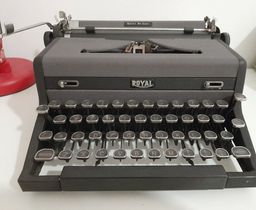 Título do anúncio: Máquina de escrever Royal 