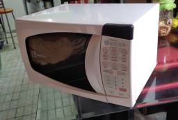 Título do anúncio: Vender microondas Eletrolux 30 litros novo