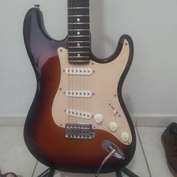 Título do anúncio: Guitarra stratocaster Eagle anos 90