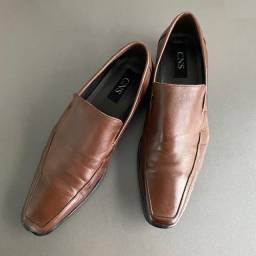Título do anúncio: Sapato de couro marrom CNS (novo)
