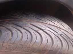Título do anúncio: Par de pneus R13 praticamente novos 