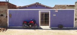 Título do anúncio: Vendo casa no Antônio Guilhermino rua 1 troco em carro ou moto 