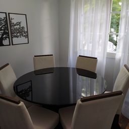 Título do anúncio: Conjunto Mesa De Jantar Redonda 1,35m Tampo De Madeira Com Vidro Preto mais 6 Cadeiras