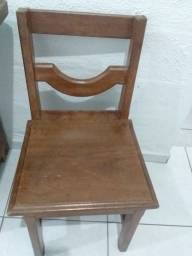 Título do anúncio: 2  lindas cadeiras em madeira maciça 