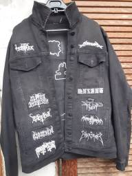 Título do anúncio: Jaqueta Jeans preta customizada com patches de bandas de Black Metal