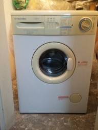 Título do anúncio: Máquina de lavar Electrolux LE750 5kg