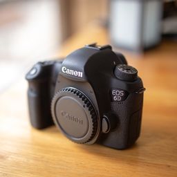 Título do anúncio: Canon 6D (22mil clicks)