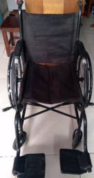 Título do anúncio: Vendo cadeira de rodas em boas condições 
