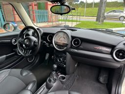 https://img.olx.com.br/thumbs256x256/20/202588517749957.jpg