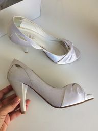 Título do anúncio: Sapato de noiva usado cetim cristal branco