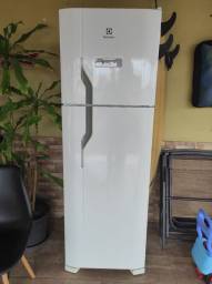 Título do anúncio: Refrigerador Eletrolux Frost Free 371l