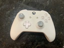 Título do anúncio: Controle Xbox one usado com defeito !!