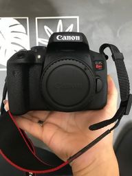 Título do anúncio: Vendo Canon t6i Rebel R$ 2600 