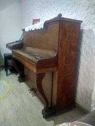 Título do anúncio: Piano antigo