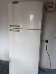 Título do anúncio: Vendo geladeira duplex bem conservada R$400 