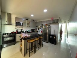 https://img.olx.com.br/thumbs256x256/22/223597372213593.jpg