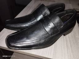 Título do anúncio: Sapato masculino em couro legítimo Tam 40 