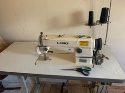 Título do anúncio: Máquina de costura Industrial LUKI