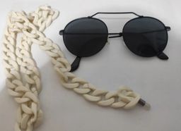 Título do anúncio: óculos de sol preto com cordinha (brinde)