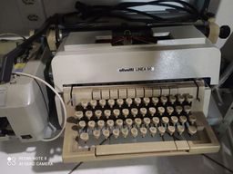 Título do anúncio: Máquina de escrever manual, e eletrica..