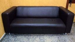 Título do anúncio: Vendo sofá de 2 e 3 lugares de couro, muito bem conservado