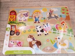 Título do anúncio: Brinquedo madeira encaixe fazenda com pinos - tooky toys Novo e Lacrado