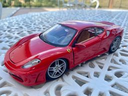 Título do anúncio: Miniatura Ferrari F430 Maisto 1/24