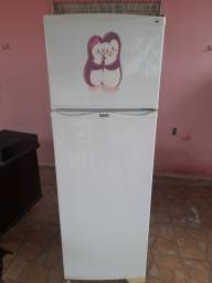 Título do anúncio: Uma geladeira Dako completa pintura de fábrica telefone 994 89 79 41