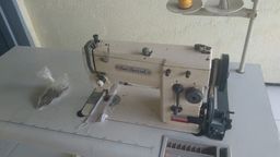 Título do anúncio: Maquina de costura a venda 