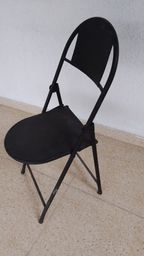 Título do anúncio: cadeira dobrável em ferro pintada - usada