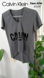 Título do anúncio: T-Shirt CALVIN KLEIN Tam P/M original cinza SALE 80,00