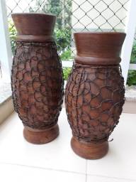 Título do anúncio: Vasos de barro com detalhes em fibra natural (44 cm alt. X 14 diâm. na base o maior)