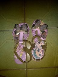 3 pares de sandálias n° 31 e  32.
