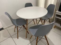 Título do anúncio: Mesa de jantar redonda com 4 cadeiras 90 cm 