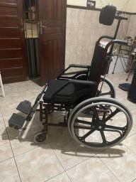 Título do anúncio: Cadeira de rodas semi nova hospitalar
