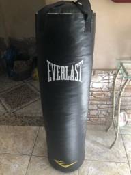 Título do anúncio: Saco de box Everlast 80kg cheio c/ suporte de parede.