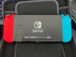 Nintendo Switch 32GB Mario Kart 8 Deluxe cor vermelho-néon, azul-néon e  preto