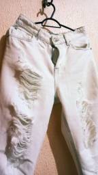 Título do anúncio: Vende-se calça jeans branca rasgada 