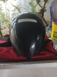 Título do anúncio: Vendo bag  pra fazer entregas e capacete New liberty 3 preto