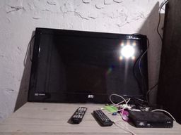 Título do anúncio: Vendo led TV 32 Polegadas vai com TV Box 