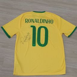Título do anúncio: Camisa Nike Brasil 2014 autógrafo do Ronaldinho Gaúcho